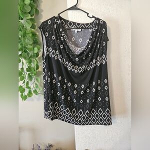 Black and White Geometric Women's Top